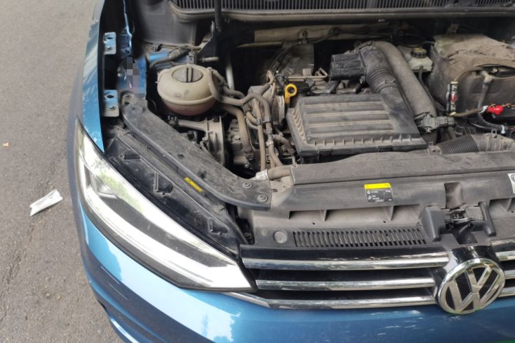 Used Volkswagen Touran 2016 Volkswagen Touran L 280TSI DSG Comfort Edition Engine Bay Right
