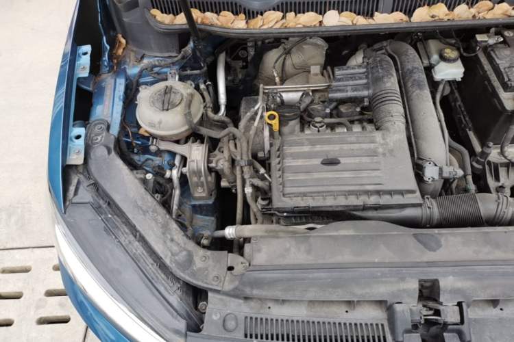 Used Volkswagen Touran 2016 Volkswagen Touran L 280TSI Manual Trend Edition Engine Bay Right