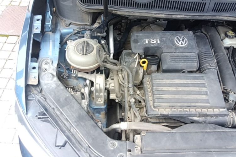 Used Volkswagen Touran 2016 Volkswagen Touran L 280TSI DSG Comfort Edition Engine Bay Right
