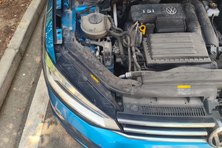 Used Volkswagen Touran 2016 Volkswagen Touran L 280TSI DSG Comfort Edition Engine Bay Right