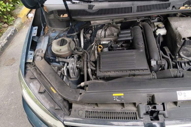 Used Volkswagen Touran 2016 Volkswagen Touran L 280TSI DSG Luxury Edition Engine Bay Right