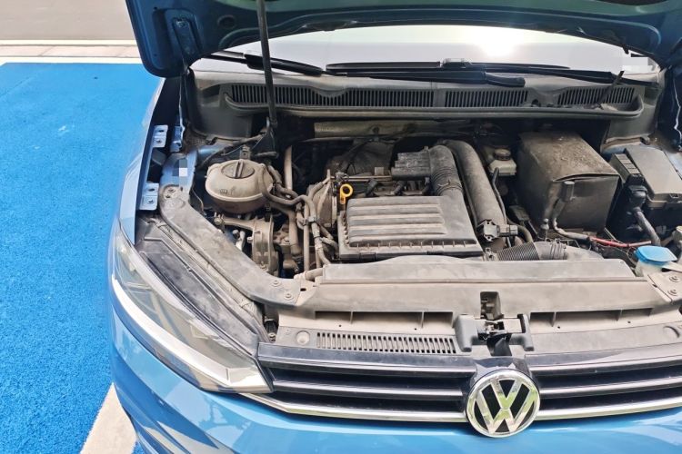 Used Volkswagen Touran 2016 Volkswagen Touran L 280TSI DSG Comfort Edition Engine Bay Right