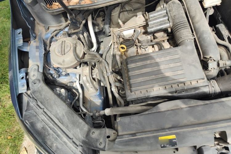 Used Volkswagen Touran 2016 Volkswagen Touran L 280TSI DSG Comfort Edition Engine Bay Right
