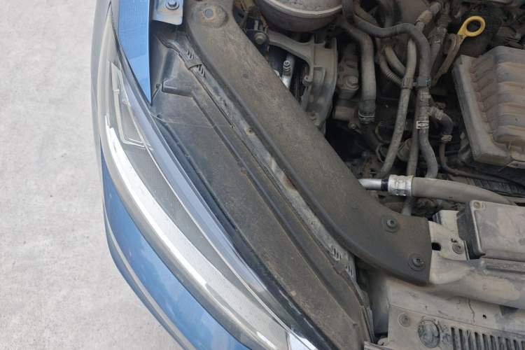 Used Volkswagen Touran 2016 Volkswagen Touran L 280TSI DSG Comfort Edition Engine Bay Right