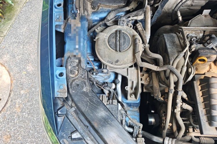 Used Volkswagen Touran 2016 Volkswagen Touran L 280TSI DSG Comfort Edition Engine Bay Right