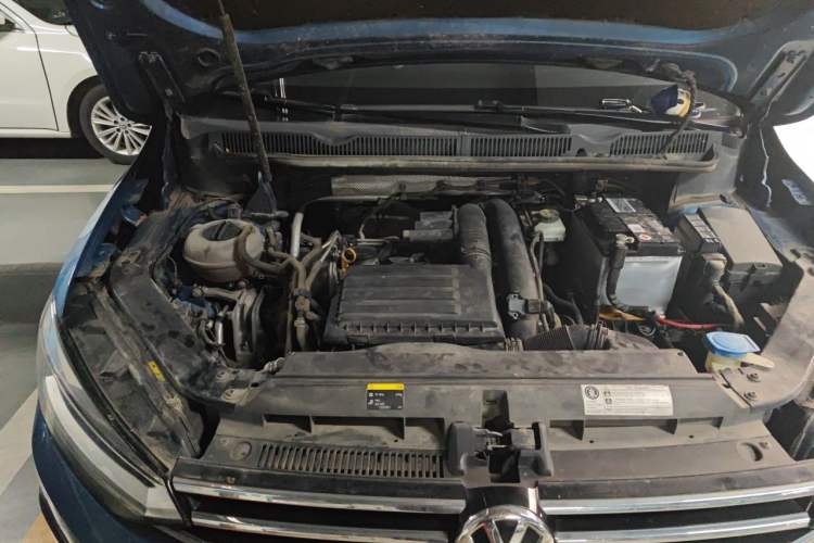 Used Volkswagen Touran 2016 Volkswagen Touran L 280TSI DSG Comfort Edition Engine Bay Right