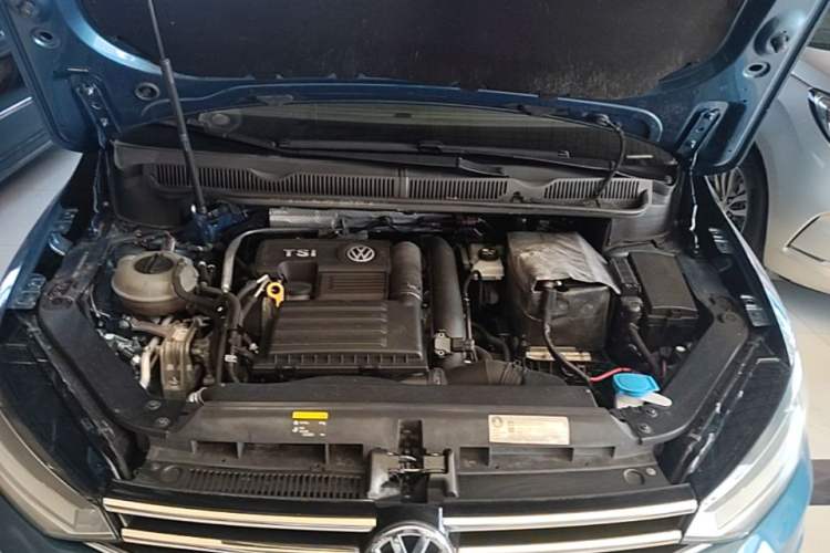 Used Volkswagen Touran 2016 Volkswagen Touran L 280TSI DSG Comfort Edition Engine Bay
