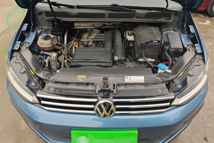 Used Volkswagen Touran 2016 Volkswagen Touran L 280TSI DSG Luxury Edition Engine Bay