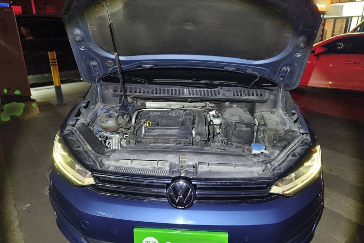 Used Volkswagen Touran 2016 Volkswagen Touran L 280TSI DSG Comfort Edition Engine Bay
