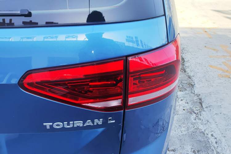 Used Volkswagen Touran 2016 Volkswagen Touran L 280TSI DSG Comfort Edition Exterior 2
