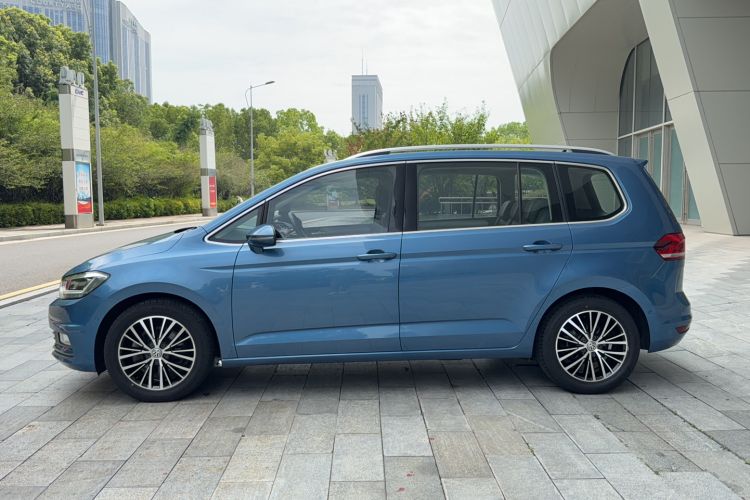 Used Volkswagen Touran 2016 Volkswagen Touran L 280TSI DSG Luxury Edition Exterior 2