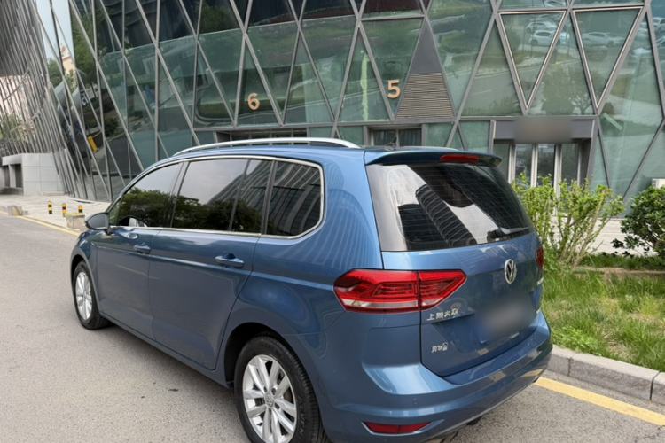 Used Volkswagen Touran 2016 Volkswagen Touran L 280TSI DSG Comfort Edition Exterior 3