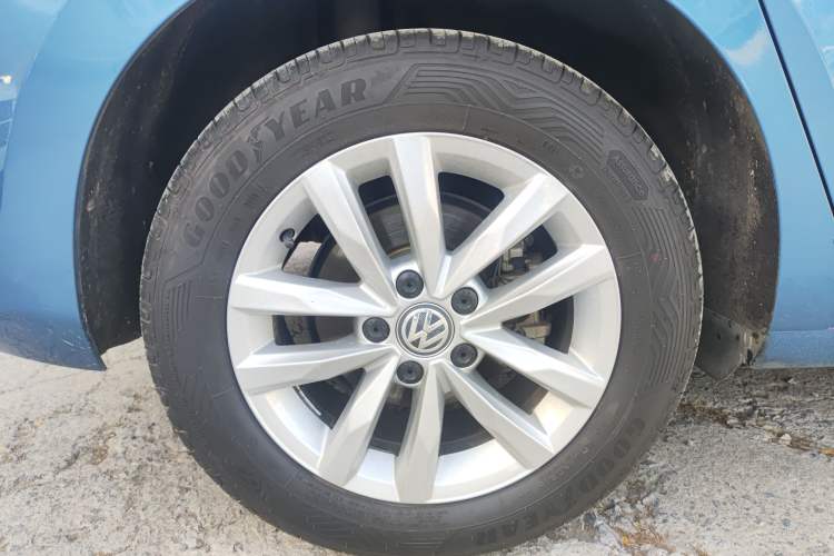 Used Volkswagen Touran 2016 Volkswagen Touran L 280TSI DSG Comfort Edition Exterior 4