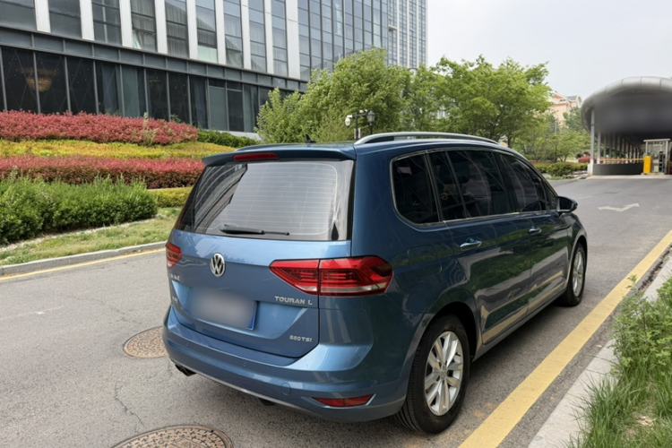 Used Volkswagen Touran 2016 Volkswagen Touran L 280TSI DSG Comfort Edition Exterior 5