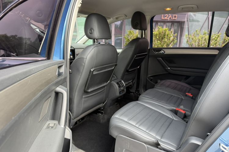 Used Volkswagen Touran 2016 Volkswagen Touran L 280TSI DSG Comfort Edition Exterior 8
