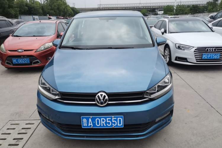 Used Volkswagen Touran 2016 Volkswagen Touran L 280TSI Manual Trend Edition Front