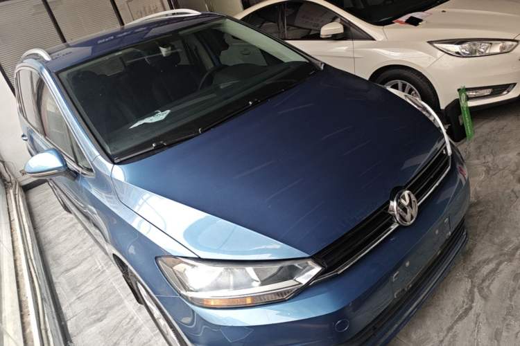 Used Volkswagen Touran 2016 Volkswagen Touran L 280TSI DSG Comfort Edition Front Right 45 Deg