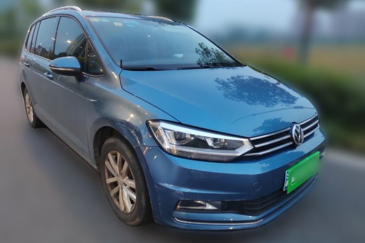 Used Volkswagen Touran 2016 Volkswagen Touran L 280TSI DSG Comfort Edition Front Right 45 Deg