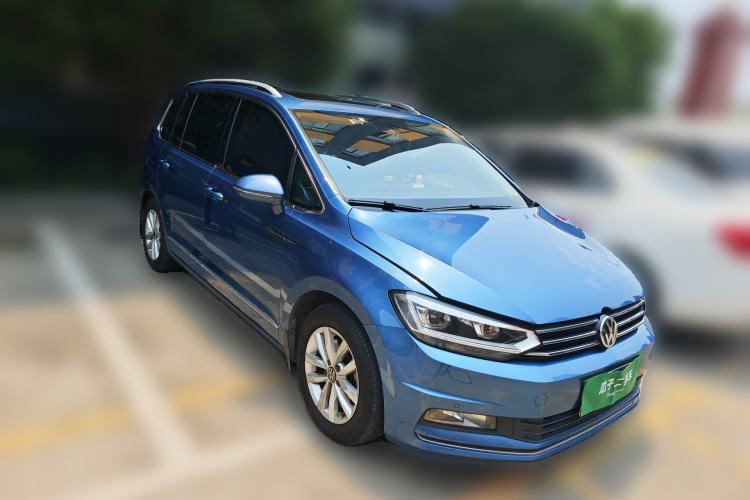Used Volkswagen Touran 2016 Volkswagen Touran L 280TSI DSG Comfort Edition Front Right 45 Deg