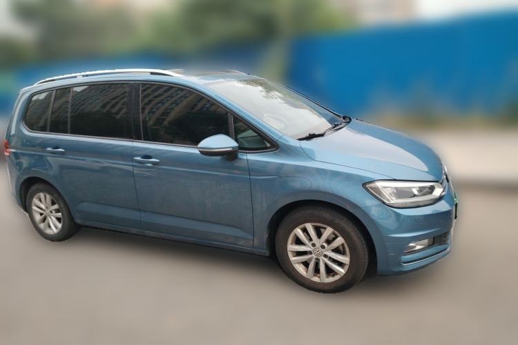 Used Volkswagen Touran 2016 Volkswagen Touran L 280TSI DSG Comfort Edition Front Right 45 Deg