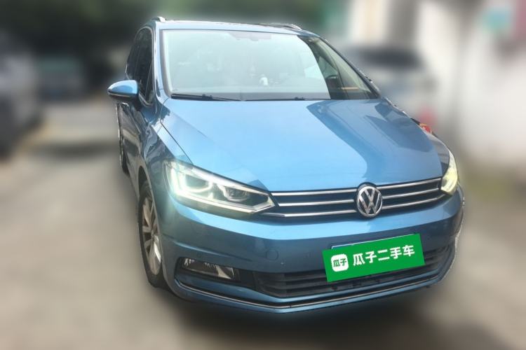 Used Volkswagen Touran 2016 Volkswagen Touran L 280TSI DSG Comfort Edition Front Right 45 Deg