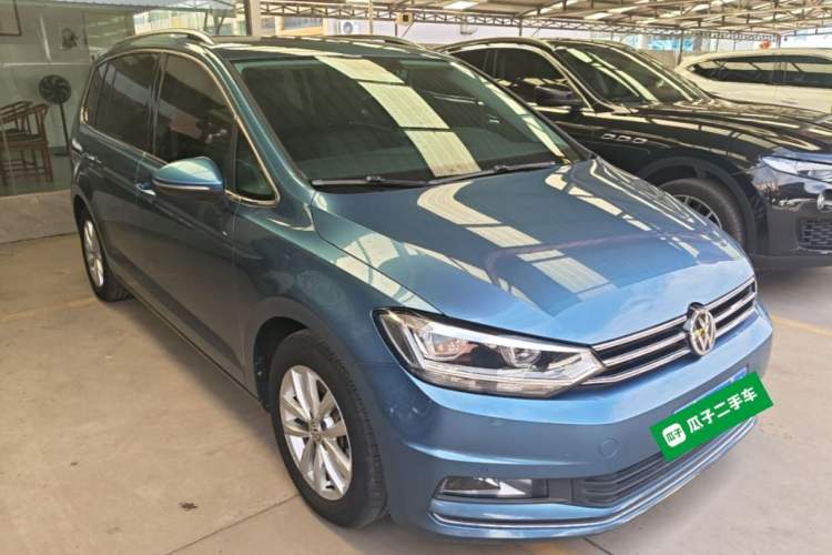 Used Volkswagen Touran 2016 Volkswagen Touran L 280TSI DSG Comfort Edition Front Right 45 Deg