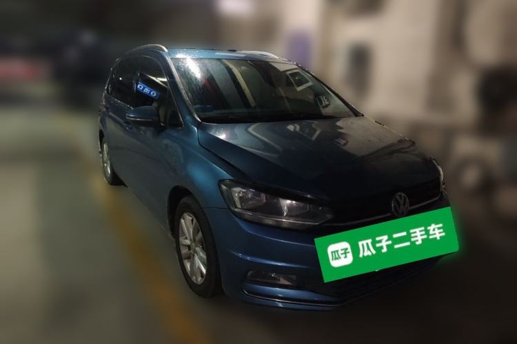 Used Volkswagen Touran 2016 Volkswagen Touran L 280TSI DSG Comfort Edition Front Right 45 Deg