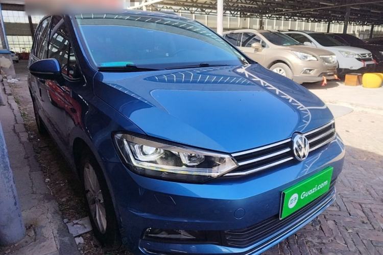 Used Volkswagen Touran 2016 Volkswagen Touran L 280TSI DSG Comfort Edition Front Right 45 Deg