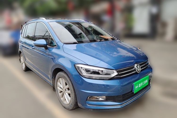 Used Volkswagen Touran 2016 Volkswagen Touran L 280TSI DSG Comfort Edition Front Right 45 Deg
