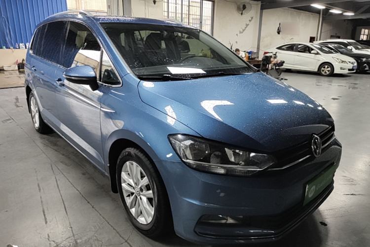 Used Volkswagen Touran 2016 Volkswagen Touran L 280TSI DSG Comfort Edition Front Right 45 Deg