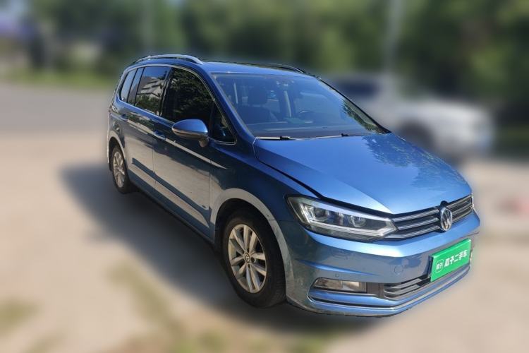 Used Volkswagen Touran 2016 Volkswagen Touran L 280TSI DSG Comfort Edition Front Right 45 Deg