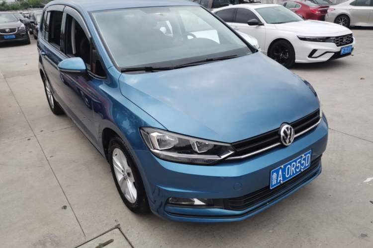 Used Volkswagen Touran 2016 Volkswagen Touran L 280TSI Manual Trend Edition Front Right 45 Deg
