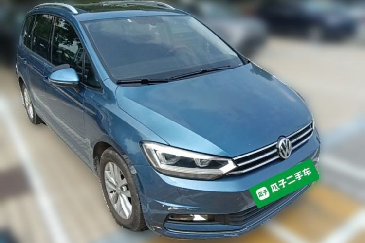 Used Volkswagen Touran 2016 Volkswagen Touran L 280TSI DSG Comfort Edition Front Right 45 Deg