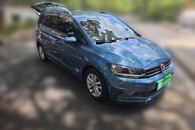 Used Volkswagen Touran 2016 Volkswagen Touran L 280TSI DSG Comfort Edition Front Right 45 Deg
