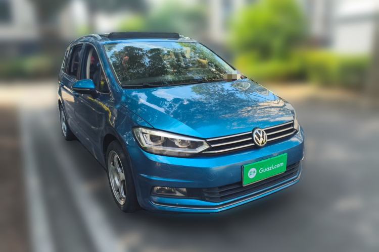Used Volkswagen Touran 2016 Volkswagen Touran L 280TSI DSG Comfort Edition Front Right 45 Deg