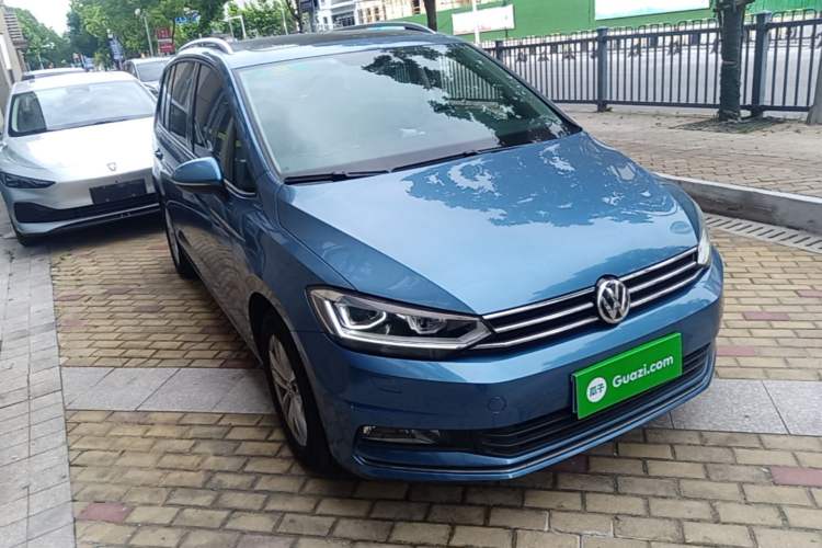 Used Volkswagen Touran 2016 Volkswagen Touran L 280TSI DSG Comfort Edition Front Right 45 Deg