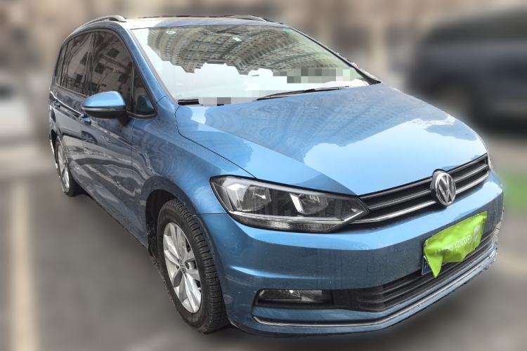 Used Volkswagen Touran 2016 Volkswagen Touran L 280TSI DSG Comfort Edition Front Right 45 Deg