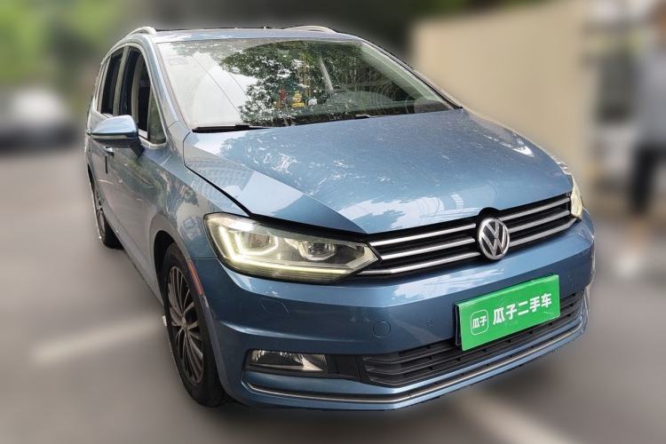 Used Volkswagen Touran 2016 Volkswagen Touran L 280TSI DSG Luxury Edition Front Right 45 Deg