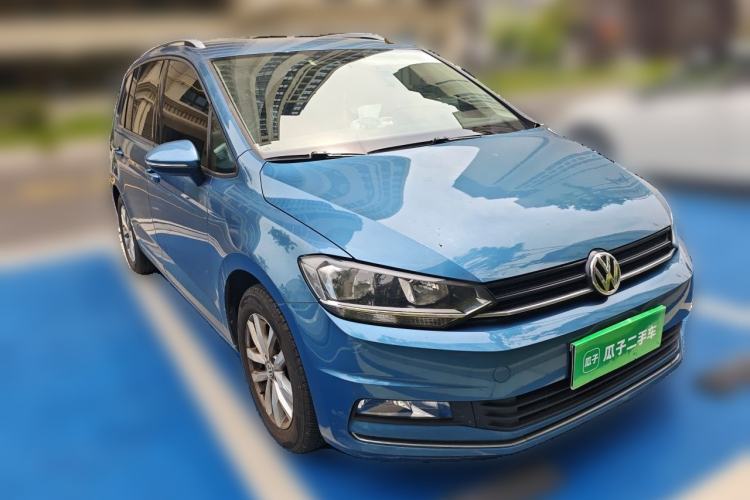 Used Volkswagen Touran 2016 Volkswagen Touran L 280TSI DSG Comfort Edition Front Right 45 Deg