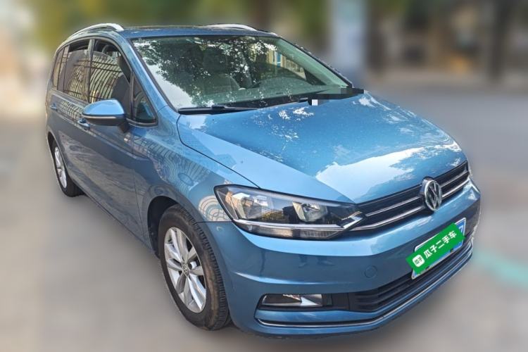 Used Volkswagen Touran 2016 Volkswagen Touran L 280TSI DSG Comfort Edition Front Right 45 Deg