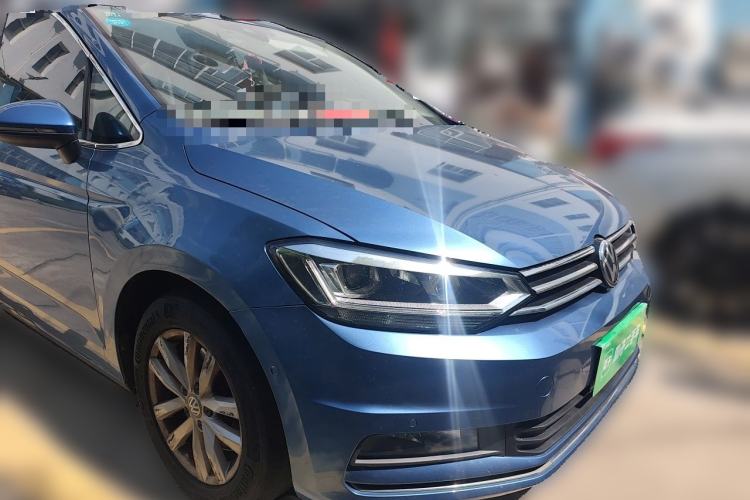 Used Volkswagen Touran 2016 Volkswagen Touran L 280TSI DSG Comfort Edition Front Right 45 Deg