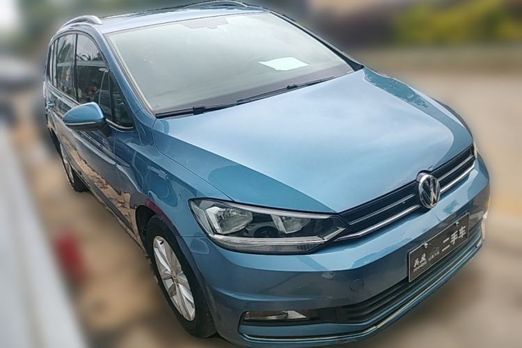 Used Volkswagen Touran 2016 Volkswagen Touran L 280TSI DSG Comfort Edition Front Right 45 Deg