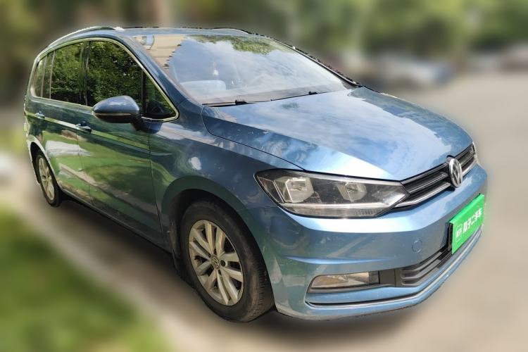 Used Volkswagen Touran 2016 Volkswagen Touran L 280TSI DSG Comfort Edition Front Right 45 Deg