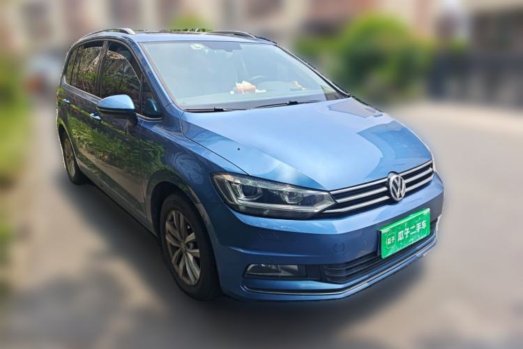 Used Volkswagen Touran 2016 Volkswagen Touran L 280TSI DSG Comfort Edition Front Right 45 Deg