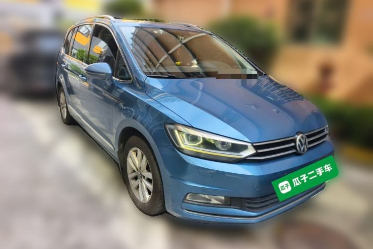 Used Volkswagen Touran 2016 Volkswagen Touran L 280TSI DSG Comfort Edition Front Right 45 Deg