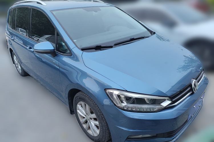 Used Volkswagen Touran 2016 Volkswagen Touran L 280TSI DSG Comfort Edition Front Right 45 Deg