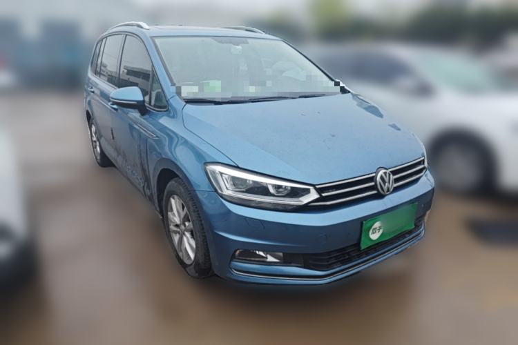 Used Volkswagen Touran 2016 Volkswagen Touran L 280TSI DSG Comfort Edition Front Right 45 Deg