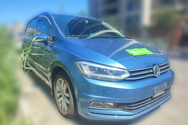 Used Volkswagen Touran 2016 Volkswagen Touran L 280TSI DSG Comfort Edition Front Right 45 Deg