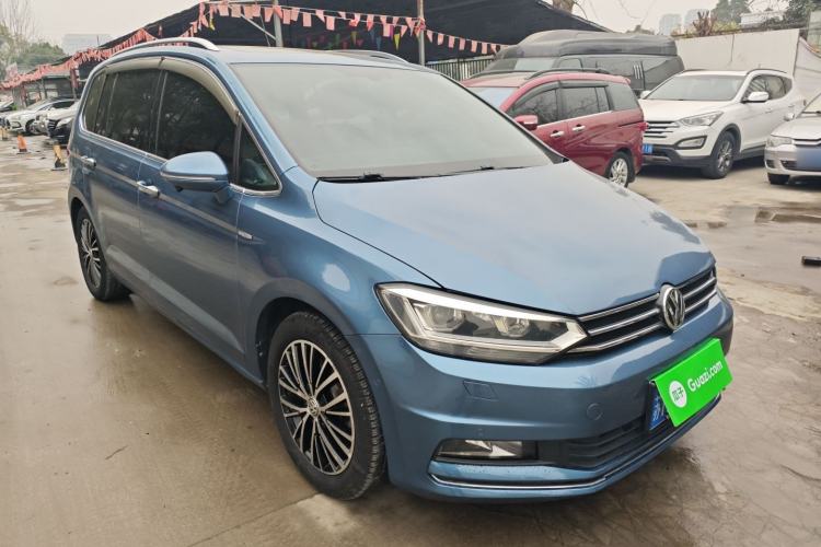 Used Volkswagen Touran 2016 Volkswagen Touran L 280TSI DSG Luxury Edition Front Right 45 Deg
