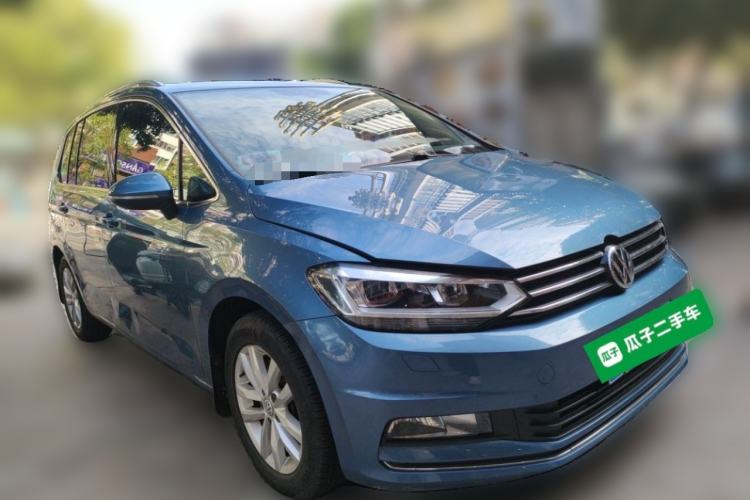 Used Volkswagen Touran 2016 Volkswagen Touran L 280TSI DSG Comfort Edition Front Right 45 Deg
